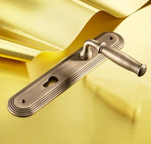 Дверная ручка на планке Melodia Isabel 266 Cyl Demetra 